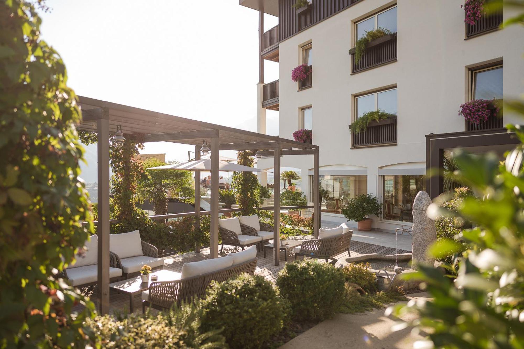Hotel Tyrol Schenna Exterior photo